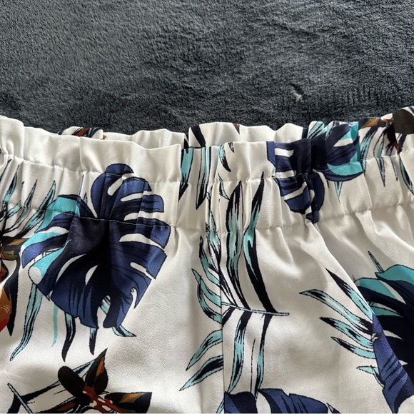 Sale🎉High Waist White & Blue Shorts with Tropical Print/Matching Camisole Set - Picture 4 of 6
